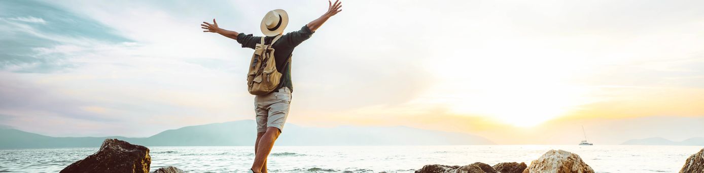 Mensch am Meer, offene Arme
