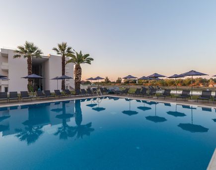 Mythic Summer Hotel 