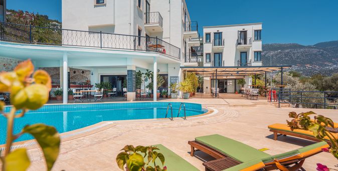 Ein kleines Boutiquehotel mit einem Pool 