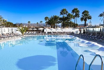 HL Miraflor Suites Hotel