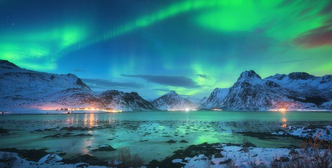 Polarlichter über einem See