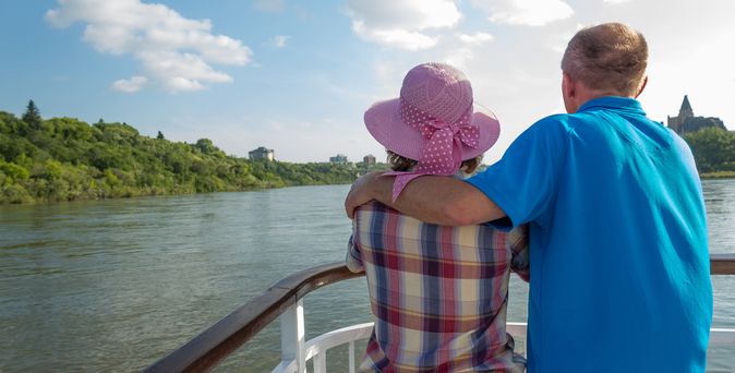 Pärchen auf Flusskreuzfahrt