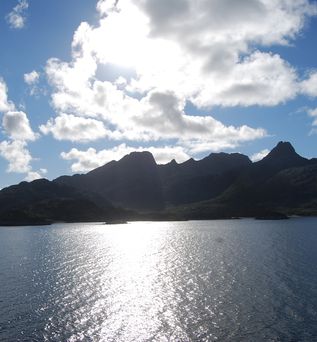 Wie beeindruckend die Spiegelung von Licht und Wasser ist