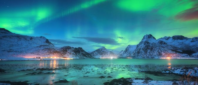 Polarlichter über einem See