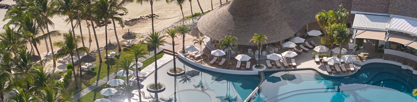 Hotel mit Poollandschaft direkt am Strand