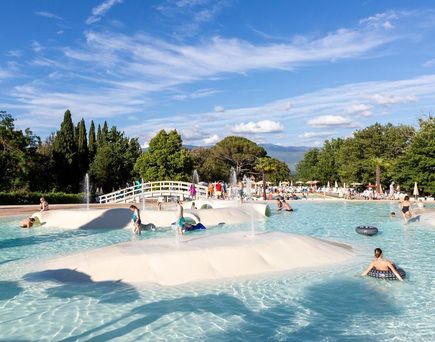 hu Norcenni Girasole Village