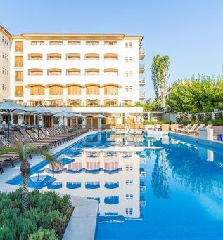 Theartemis Palace