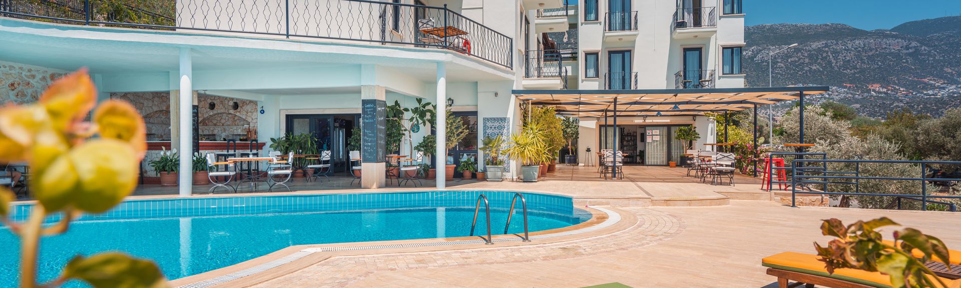 Ein kleines Boutiquehotel mit einem Pool 
