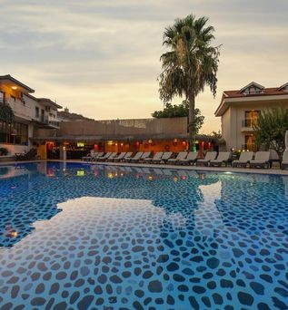 Han Deluxe Hotel & Suites