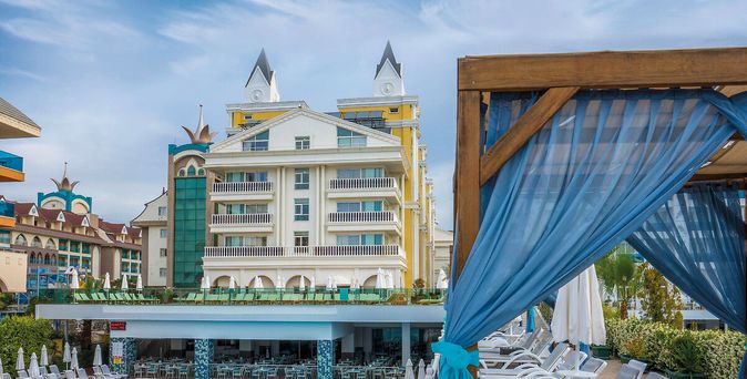 Dream World Resort & Spa