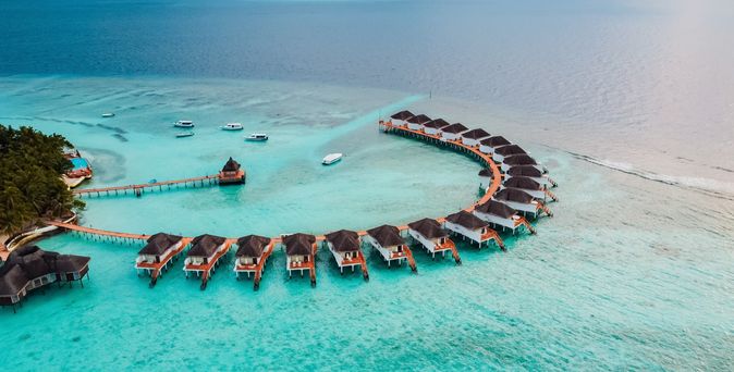 Wasserbungalows von oben