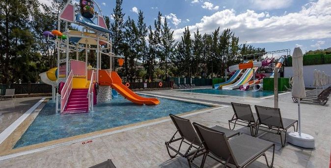 Ramada Hotel & Suites by Wyndham Kusadasi