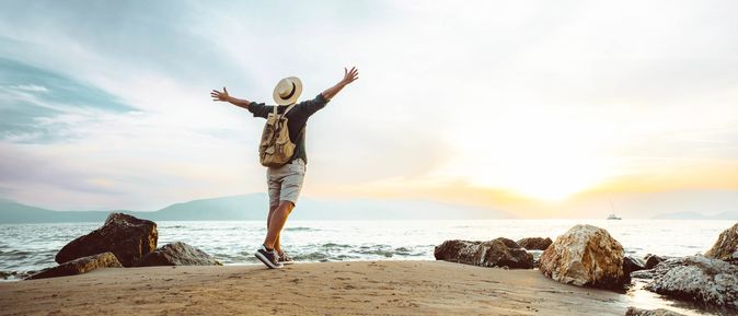 Mensch am Meer, offene Arme