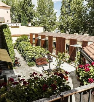 Archibald At The Charles Bridge