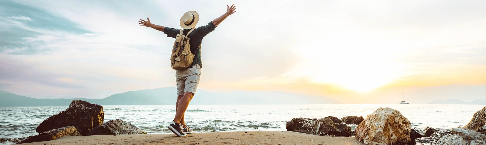 Mensch am Meer, offene Arme