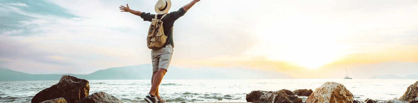 Mensch am Meer, offene Arme