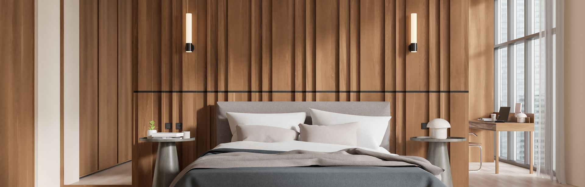 Ein modernes Hotelzimmer mit einem großen Doppelbett in der Mitte