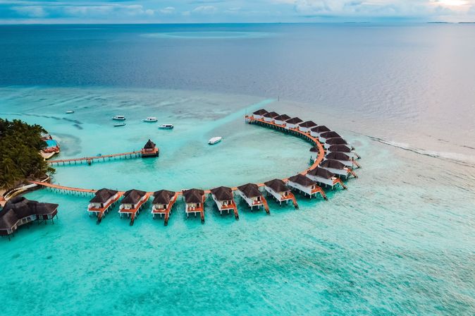 Wasserbungalows von oben