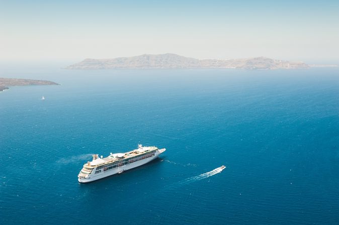 Ein Kreuzfahrtschiff von oben