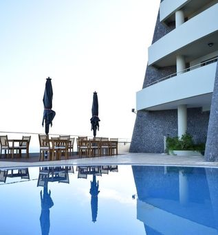 Madeira Regency Cliff