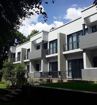 La Orchard Hotel