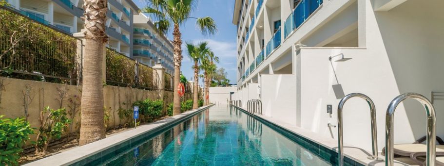 Commodore Elite Suites & Spa