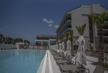 Avia Resort & Spa