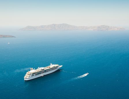 Ein Kreuzfahrtschiff von oben