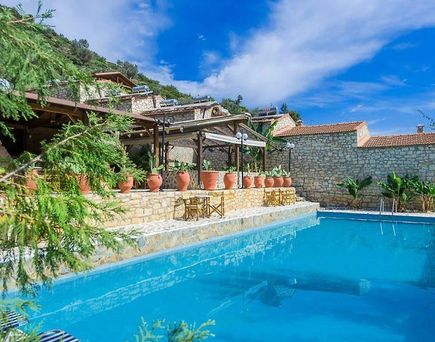 Stone Village Petrino Horio