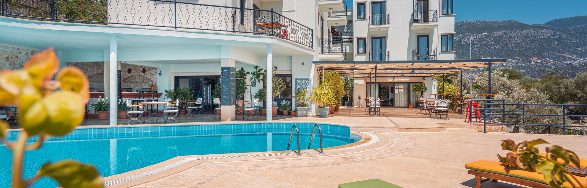 Ein kleines Boutiquehotel mit einem Pool 