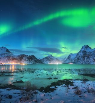 Polarlichter über einem See