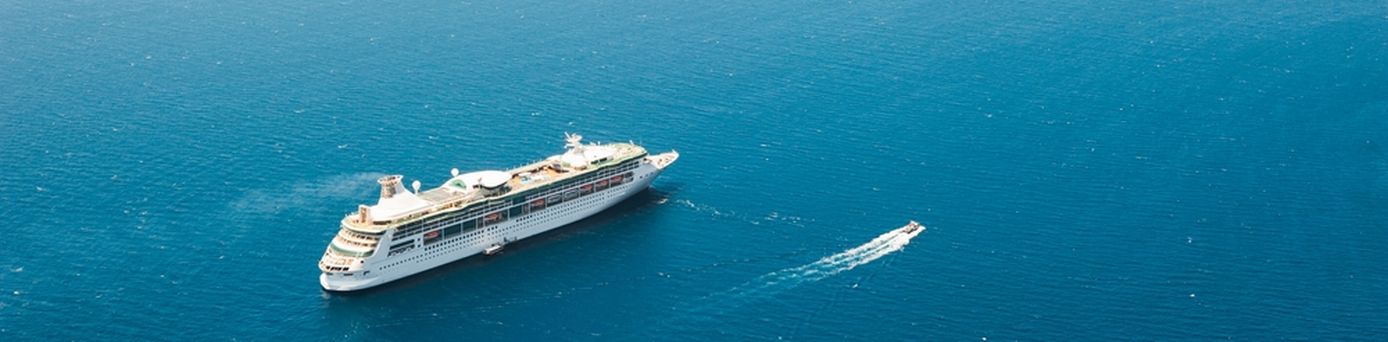 Ein Kreuzfahrtschiff von oben