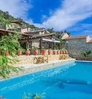 Stone Village Petrino Horio