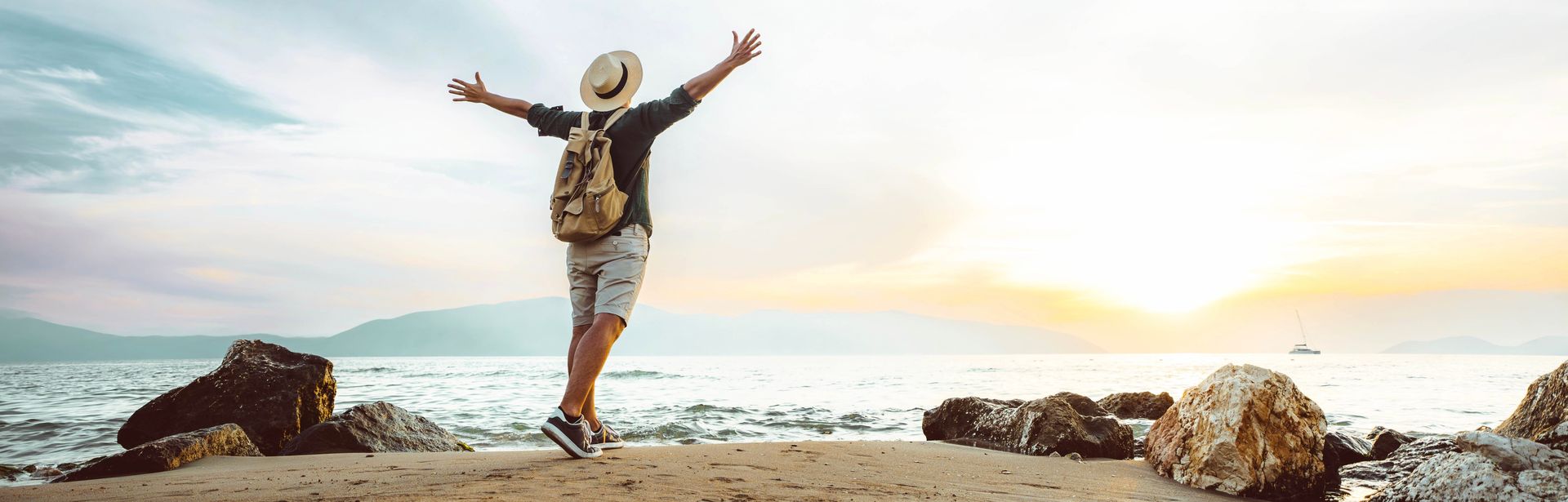 Mensch am Meer, offene Arme